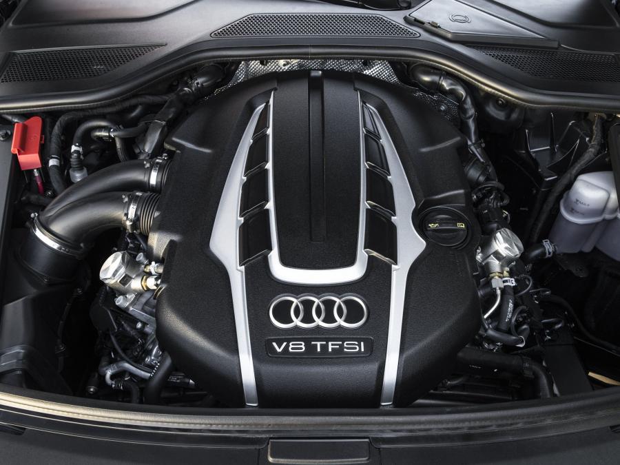 Моторный отсек Audi A8 L 4.0T Quattro (D4) 2014 года  (NA) (фото 5 из 12)